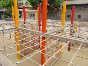 (4) Krefeld, Prinz-Ferdinand-Stra&szlig;e, Mosaikschule.JPG