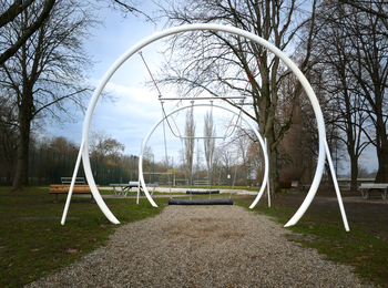 Bayreuth, Hindenburgstra&szlig;e, Teamschaukel Pendulum, 02-3051-XXV-0-000.jpg
