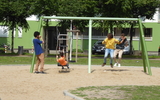 02-2882-XVL D&uuml;sseldorf, Warschauer Stra&szlig;e, IHZ-Park, Stahlrohr-Doppelschaukel (2).JPG